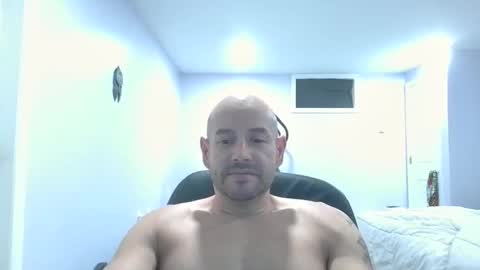 Snapshot of mworlton9 chatting on 21, 12, 2025 Maximus online show from 21, 12, 2025