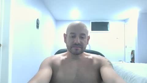 Snapshot of mworlton9 chatting on 22, 12, 2025 Maximus online show from 22, 12, 2025