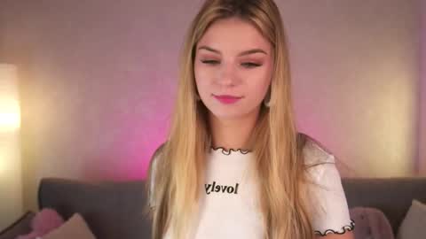 Polly online show from 4, 11, 2025