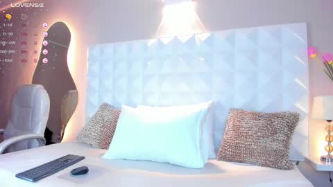 Mariana Evans online show from 1, 3, 2025