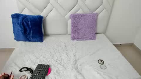 Snapshot of myinnocentwhore chatting on 6, 8, 2026 LINDA AND EMILIO online show from 6, 8, 2026