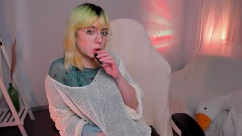 MylaFlores online show from 9, 12, 2024