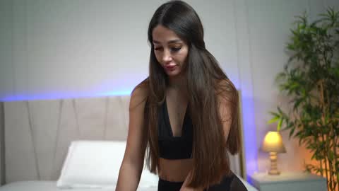 Snapshot of myriamfox_ chatting on 4, 2, 2025 Miryam online show from 4, 2, 2025