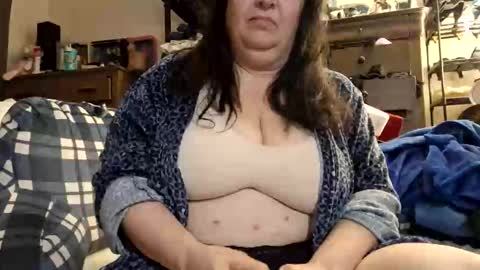 mysteriouswoman18 online show from 1, 12, 2025