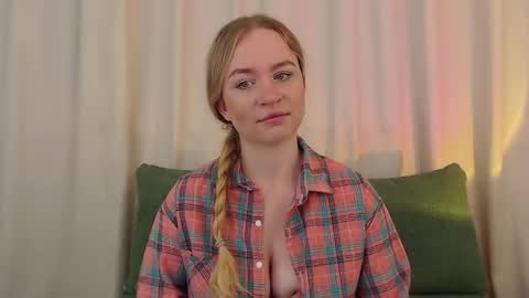 Snapshot of mystic_barbie chatting on 10, 10, 2025 Barbie online show from 10, 10, 2025