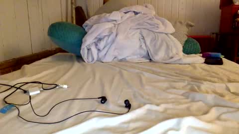 str8 dom alphaAsian Daddy type. sorry not bi or  curious but i dont judgediscrimenate. online show from 27, 10, 2025