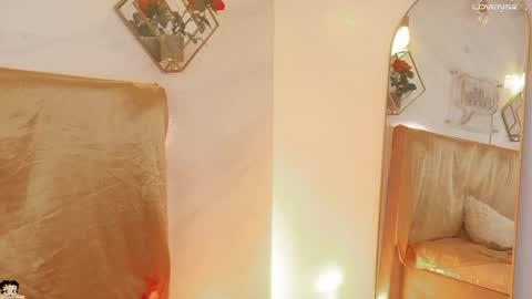 naamah_b online show from 5, 5, 2026