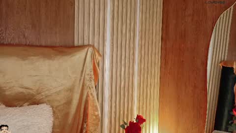 naamah_b online show from 4, 8, 2026