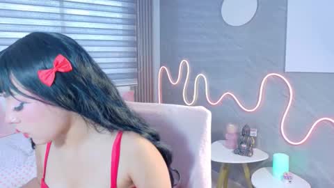 naaomi_cute online show from 18, 10, 2025