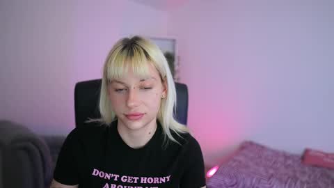 Nadia 18 online show from 13, 3, 2026