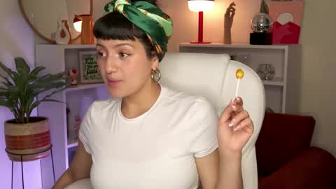 Nahia INDEPENDENT MODEL P online show from 9, 10, 2025