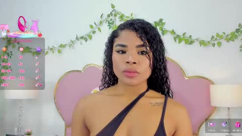 NahiaraReina  online show from 10, 9, 2025