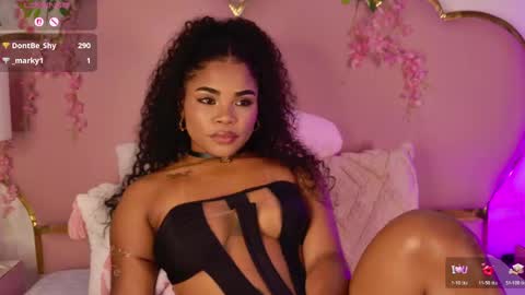 NahiaraReina  online show from 30, 4, 2026