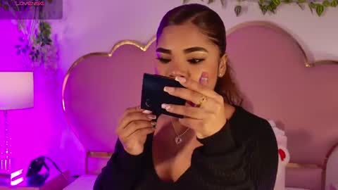 NahiaraReina  online show from 11, 7, 2026