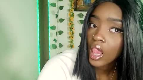 Nahomy  online show from 30, 4, 2026