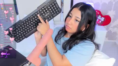 Snapshot of nahomyroberts chatting on 12, 11, 2025 Nahomy Roberts online show from 12, 11, 2025