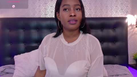 naiaramasson_ online show from 18, 12, 2025