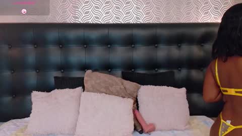 naiaramasson_ online show from 19, 1, 2026