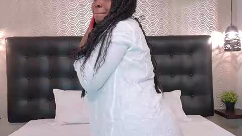 naiaramasson_ online show from 22, 6, 2026