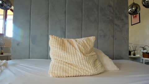 Naila online show from 8, 1, 2025