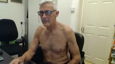 Snapshot of nakedcarpenteruk chatting on 16, 12, 2025 nakedcarpenteruk online show from 16, 12, 2025