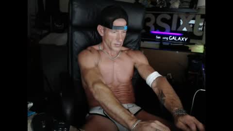 Snapshot of nakedoutsdeurwndw chatting on 5, 7, 2026 nakedoutsdeurwndw online show from 5, 7, 2026