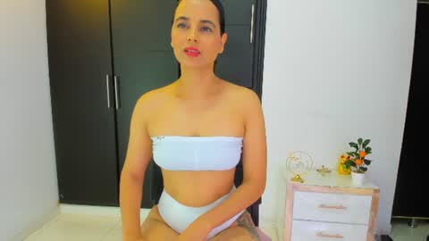 Snapshot of nala_omg2026 chatting on 22, 6, 2026 Nala online show from 22, 6, 2026
