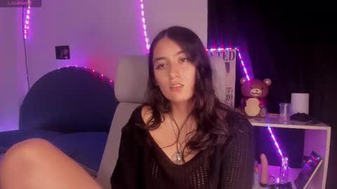 nami_white online show from 25, 9, 2025