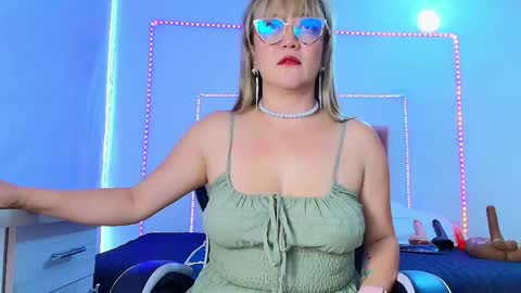 Snapshot of naomi_diamond_ chatting on 21, 5, 2026 Naomi online show from 21, 5, 2026