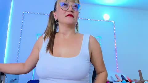 Snapshot of naomi_diamond_ chatting on 30, 5, 2026 Naomi online show from 30, 5, 2026