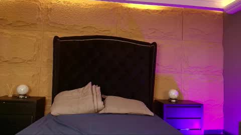 Snapshot of naomi_hill1 chatting on 8, 10, 2025 Naomi online show from 8, 10, 2025