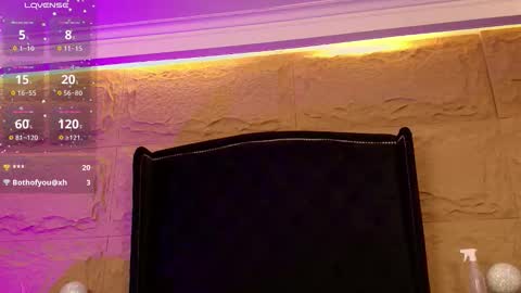 Snapshot of naomi_hill1 chatting on 18, 10, 2025 Naomi online show from 18, 10, 2025