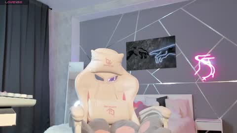 naomi_reiss online show from 10, 6, 2026