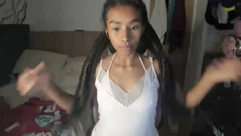 Naomii online show from 30, 1, 2025