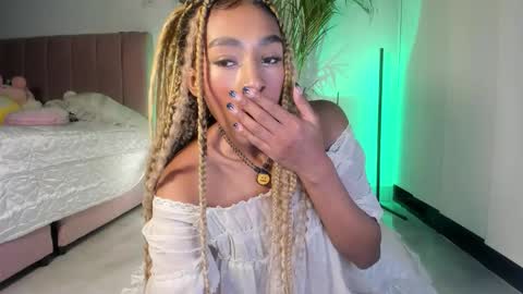 Naomii online show from 10, 9, 2025