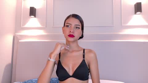 Snapshot of naomiklarc chatting on 21, 12, 2024 Naomi Klarc online show from 21, 12, 2024