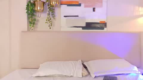 Snapshot of naomiklarc chatting on 12, 11, 2025 Naomi Klarc online show from 12, 11, 2025