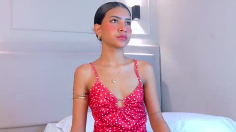 Snapshot of naomiklarc chatting on 13, 1, 2026 Naomi Klarc online show from 13, 1, 2026