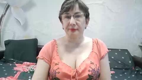 Snapshot of naomimolligan chatting on 17, 4, 2026 naomimolligan online show from 17, 4, 2026
