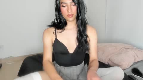 Naomi Moore online show from 6, 2, 2025