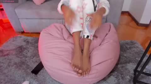 Snapshot of naomisaenz_ chatting on 17, 7, 2026 N A O M I online show from 17, 7, 2026