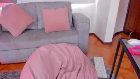 Snapshot of naomisaenz_ chatting on 17, 7, 2026 N A O M I online show from 17, 7, 2026