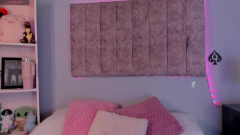 Snapshot of naomisanz_ chatting on 1, 2, 2026 Laura online show from 1, 2, 2026