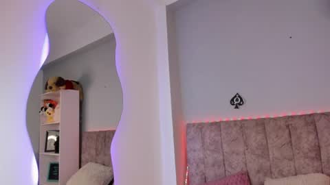 Laura  online show from 16, 6, 2026