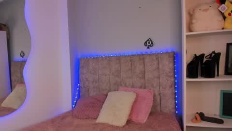 Laura  online show from 17, 6, 2026