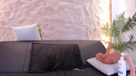 I am Naomy online show from 24, 2, 2026