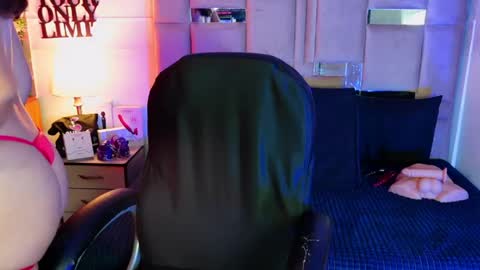 Natacha black online show from 5, 5, 2026