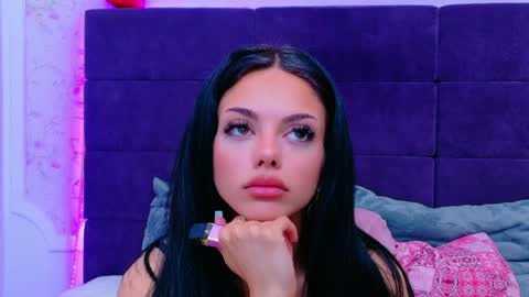 nataliacroft online show from 13, 4, 2026