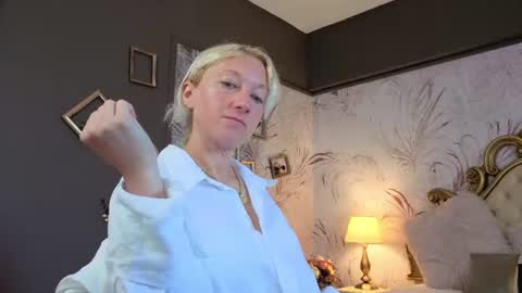 Snapshot of natalie_bitton chatting on 30, 6, 2026 Natalie online show from 30, 6, 2026