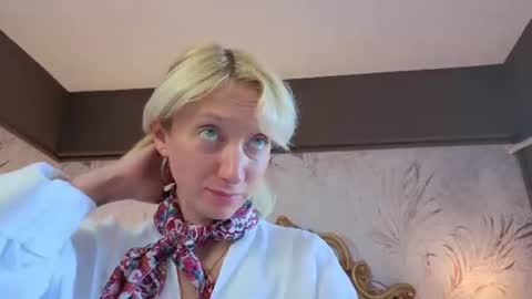 Snapshot of natalie_bitton chatting on 7, 7, 2026 Natalie online show from 7, 7, 2026